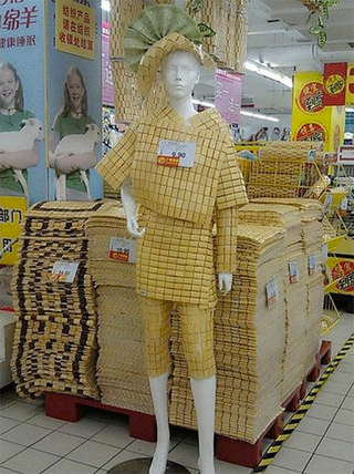 Illustration for article titled Chinese Store Displays Are the Best